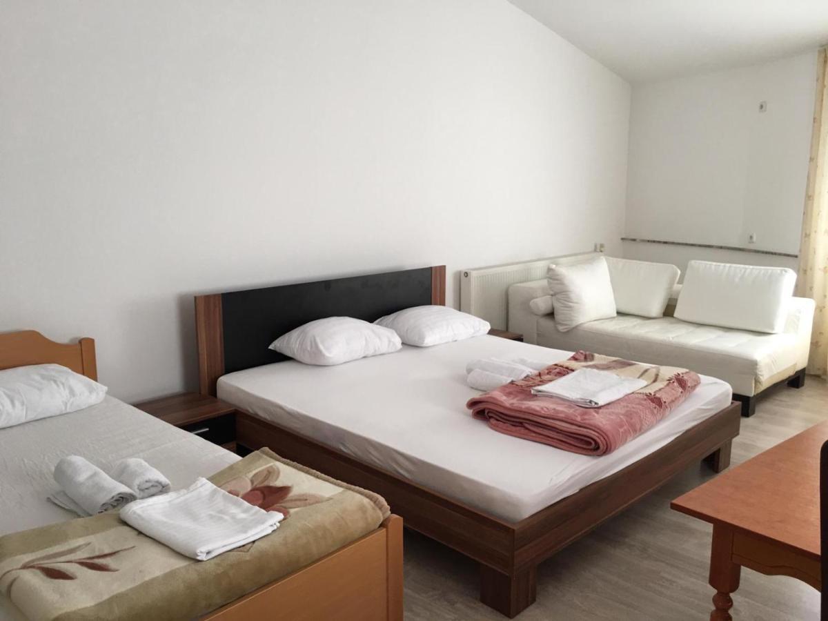 Hotel Diplomat ストルガ エクステリア 写真